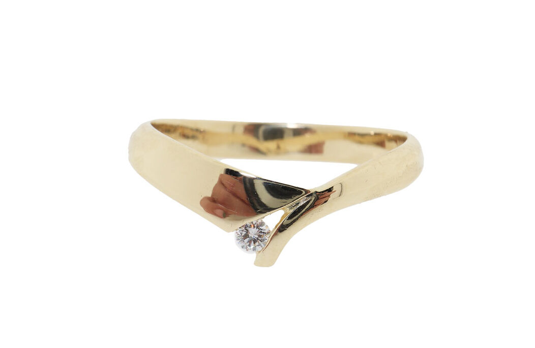 Gouden V Ring Met Diamant