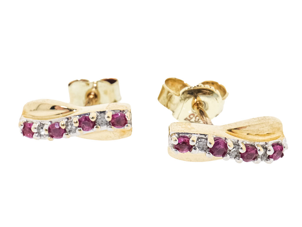 Ruby Studs | Gouden Oorbellen Met Robijn En Diamant