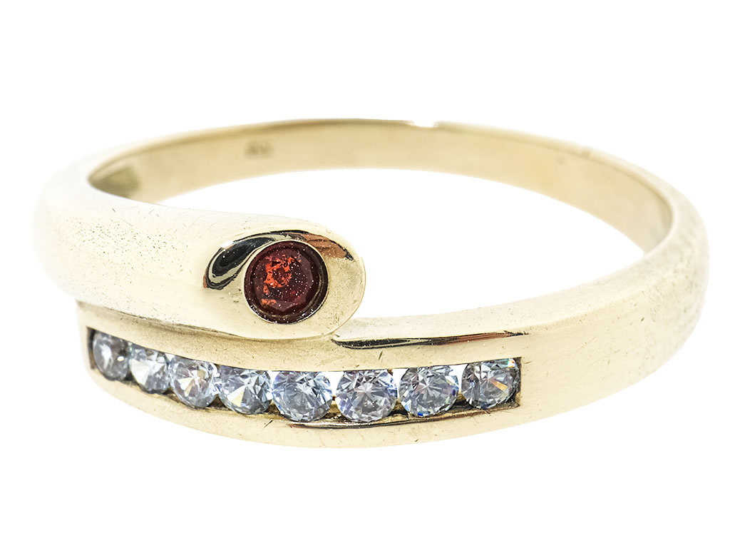 8 Karaat Ring Met Robijn En Zirkonia 