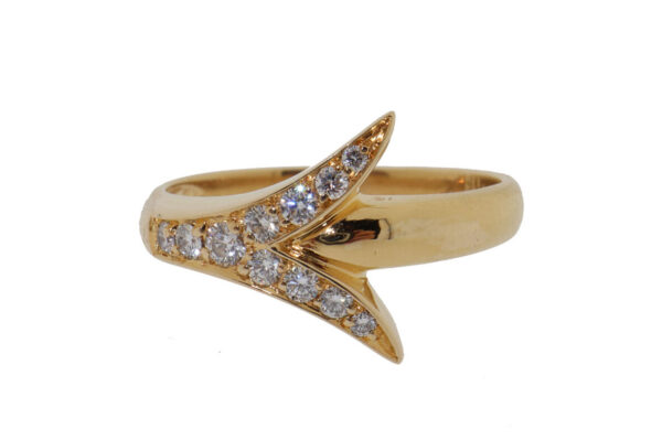 Gouden V ring met diamanten